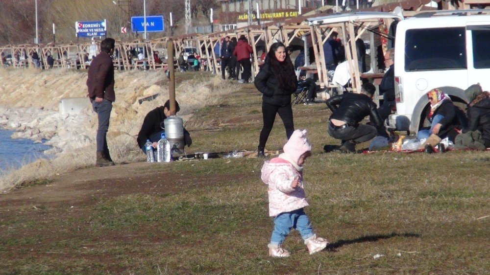 Van Gölü Sahillerinde Normalleşme Yoğunluğu