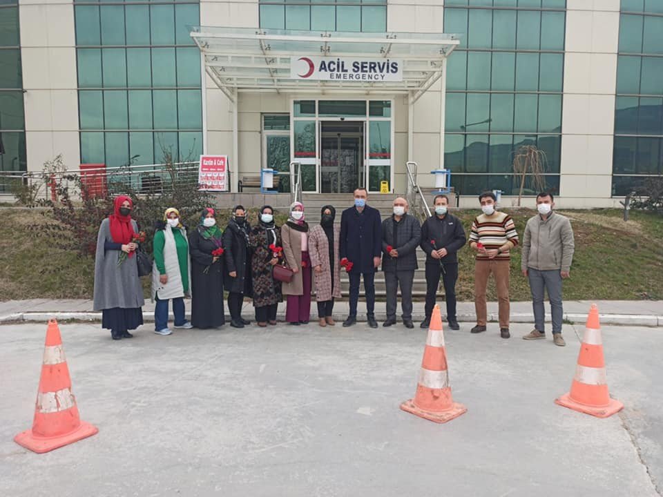 Başkan Kulat’tan Hastane Personeline Kutlama