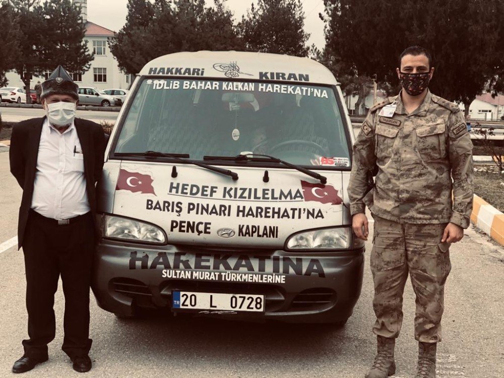 Van’a Gelen ‘elmacı Dede’ İ̇l Jandarma Komutanlığını Ziyaret Etti