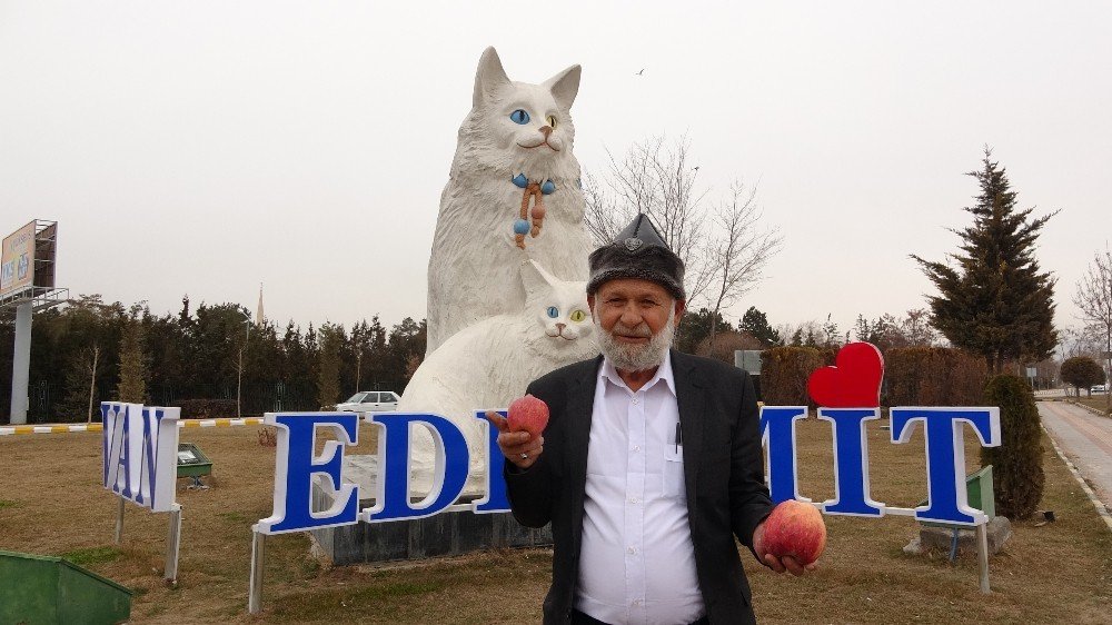 ‘elmacı Dede’ Mehmetçik İçin Bin 614 Kilometre Yol Kat Etti