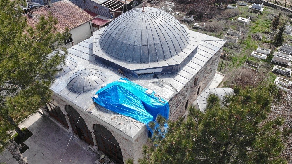 Tam 386 Yıllık, 4.murat’ın Yaptırdığı Caminin Minaresi Söküldü