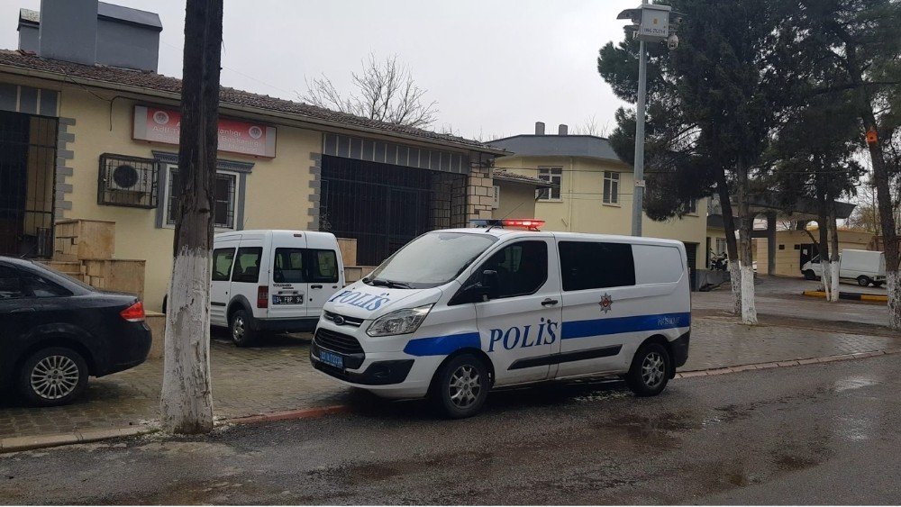 Genç Hemşirenin Cenazesi Otopsi Sonrası Ailesine Telim Edildi