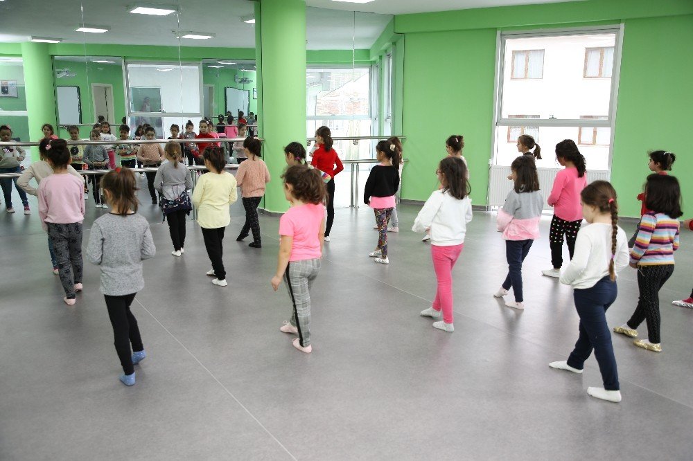 Gölbaşı Belediyesi Eğitim Kurslarının Startını Verdi