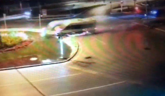 İ̇zmir’de 2 Kişinin Yaralandığı Kazanın Güvenlik Kamera Görüntüleri Ortaya Çıktı