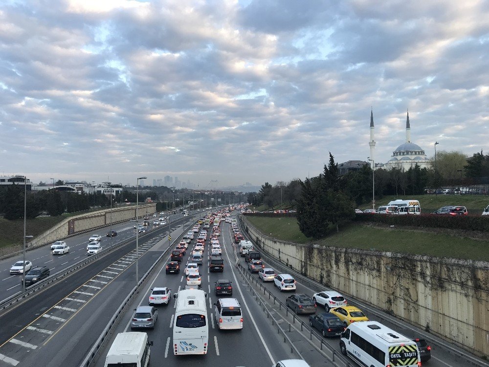 İ̇stanbul’da Kısıtlama Sonrası Trafik Yoğunluğu