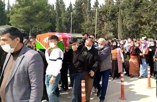 Güvercinlerini Beslemek İsterken Çatıdan Düşerek Ölen Genç Toprağa Verildi