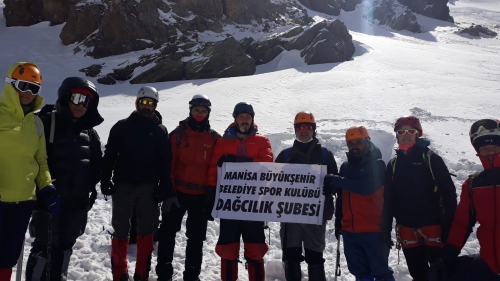 Manisalı Dağcılar Erciyes’in Zirvesinde Eğitime Katıldı