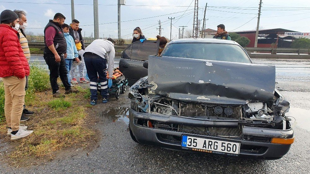 Nazilli’de Otomobil Kamyonete Çarptı: 1 Yaralı