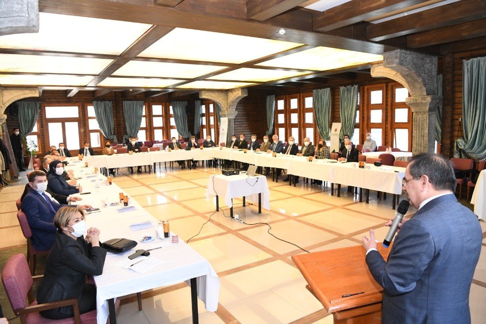 Büyükşehir Yöneticilerine ‘liderlik’ Eğitimi