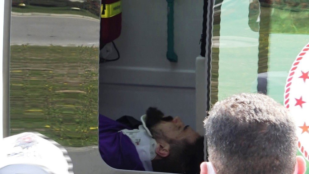 Motosikletle Otomobil Çarpıştı: 1 Ağır Yaralı