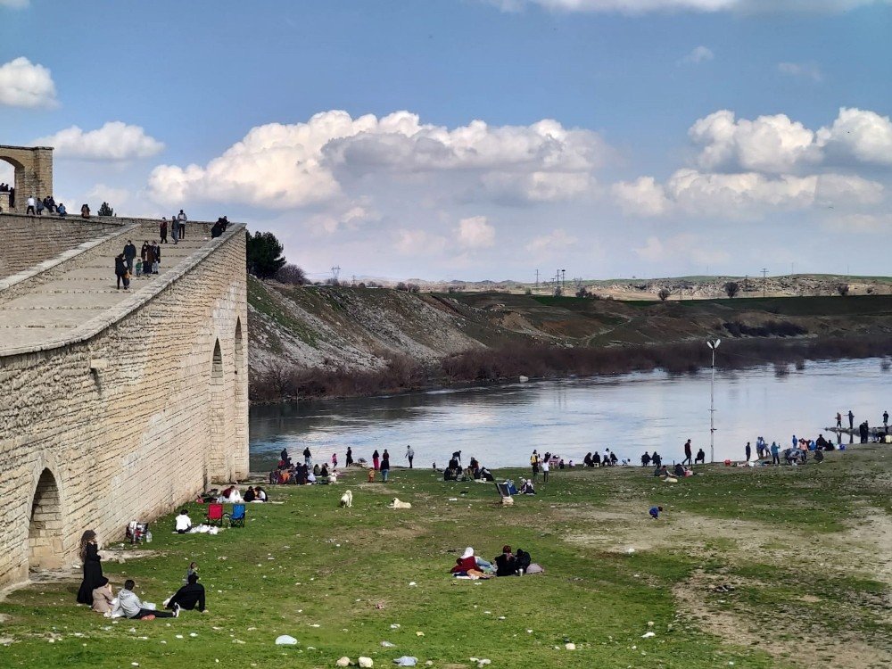Malabadi Köprüsüne Ziyaretçi Akını