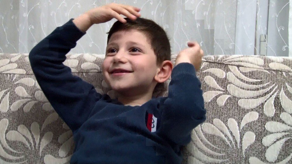 4 Yaşındaki Çocuk İtfaiyecilere Böyle Seslendi: “siz Çok Güzel Kahramansınız Ve Olağanüstüsünüz”