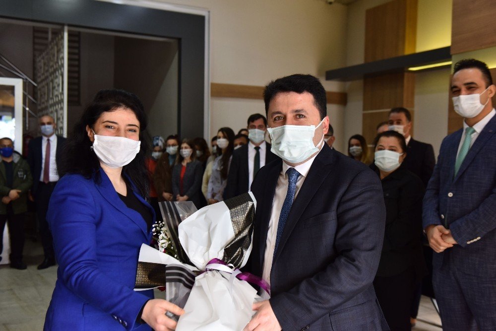Başkan Avcı Çiçeklerle Karşılandı