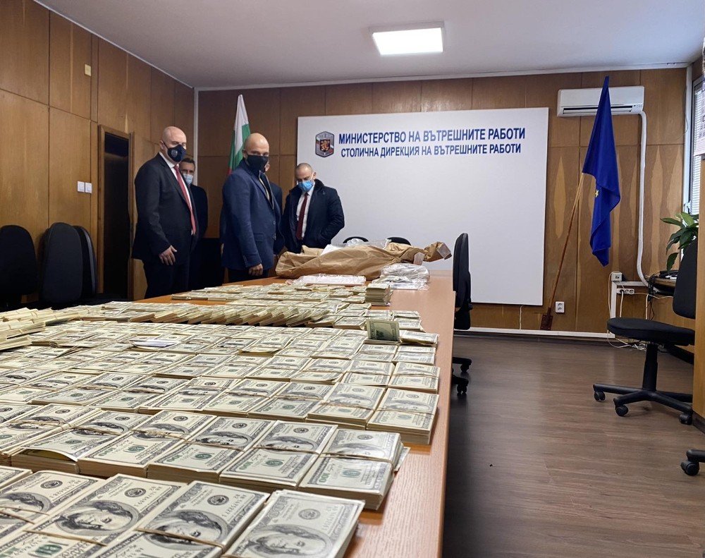 Bulgaristan’da Üniversite Matbaasında Milyonlarca Sahte Döviz Ele Geçirildi