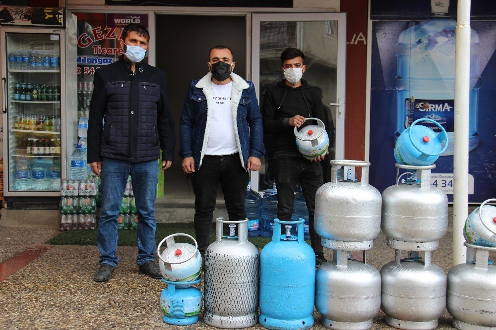 Araba Bagajında Getirdiği Paralarla Veresiye Borçlarını Kapattı