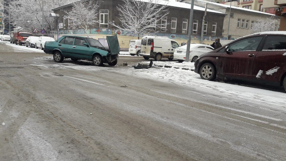 Kars’ta Kar Yağışı Kazalara Neden Oldu