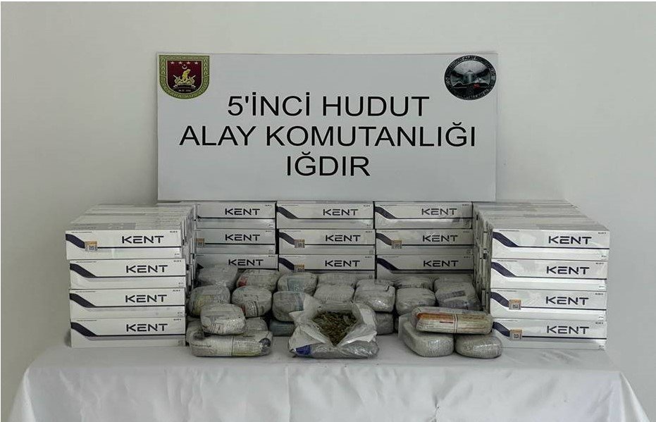 İ̇ran Sınırında 30 Kiloya Yakın Esrar Ele Geçirildi