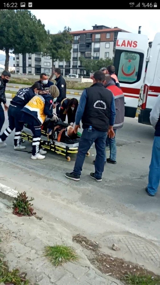 Burhaniye’de Motosiklet Kazasında İki Kişi Yaralandı