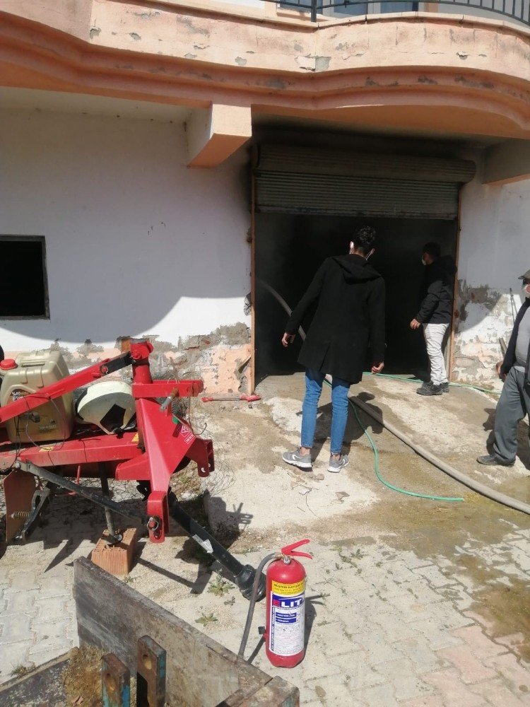 Bucak’ta Ahırda Çıkan Yangın Korkuttu