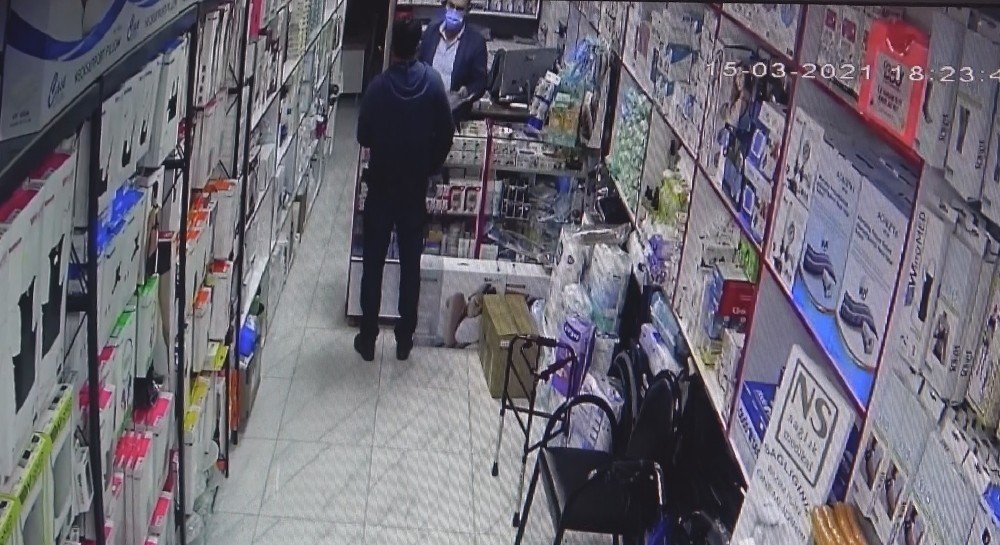 Nedeni Anlaşılamadı, Masanın Üzerindeki Araç Anahtarını Alıp Kayıplara Karıştı