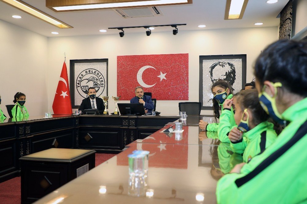 Sporcu Fabrikası Meyvelerini Vermeye Başladı