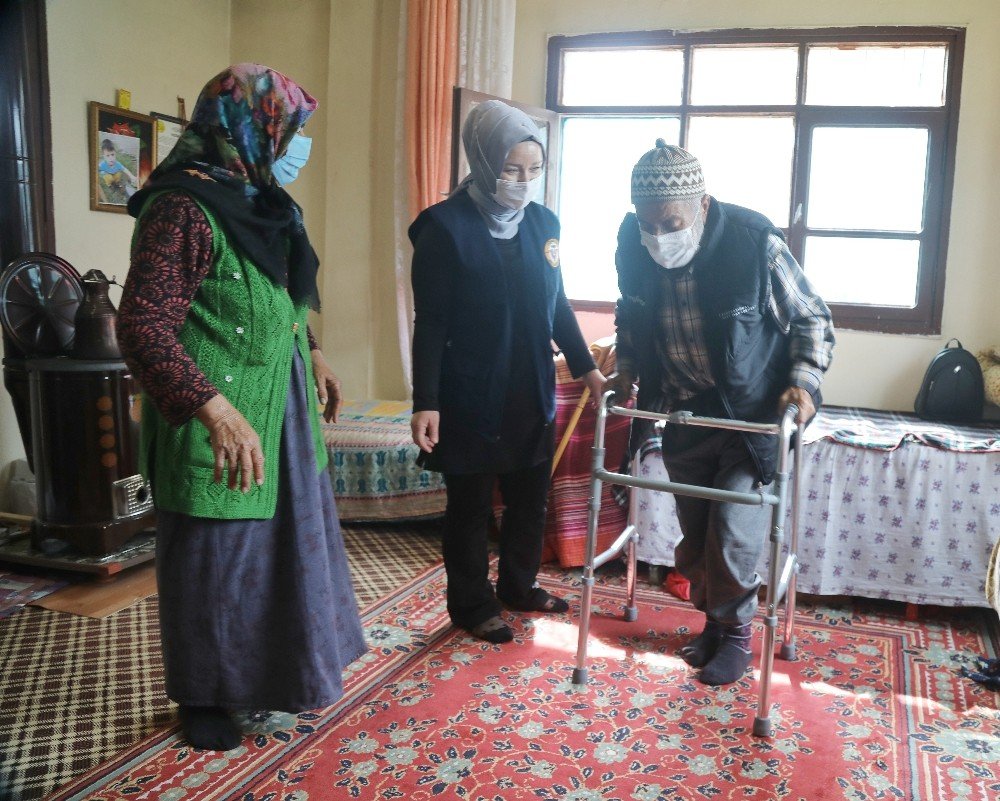 "evde Bakım" Ekipleri Yüzleri Güldürüyor