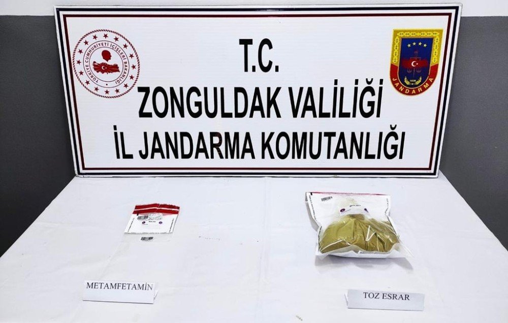 Jandarmanın Durdurduğu Araçtan Uyuşturucu Çıktı: 3 Gözaltı