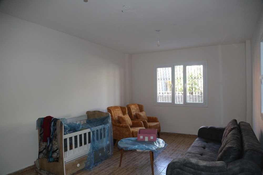 Adana’da Evi Yanan Aileye Tadilat Desteği