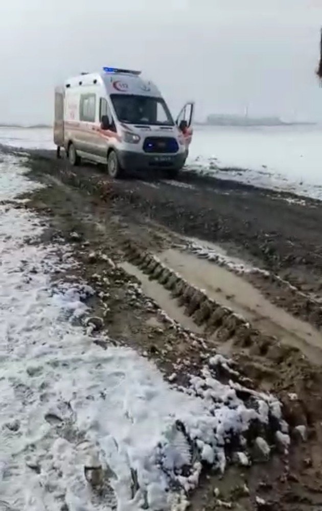 112 Acil Kurtarma Ekipleri Kar, Çamur Dinlemediler