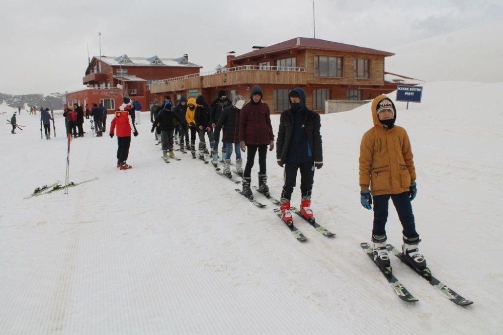 2 Bin 800 Rakımda Kayak Keyfi