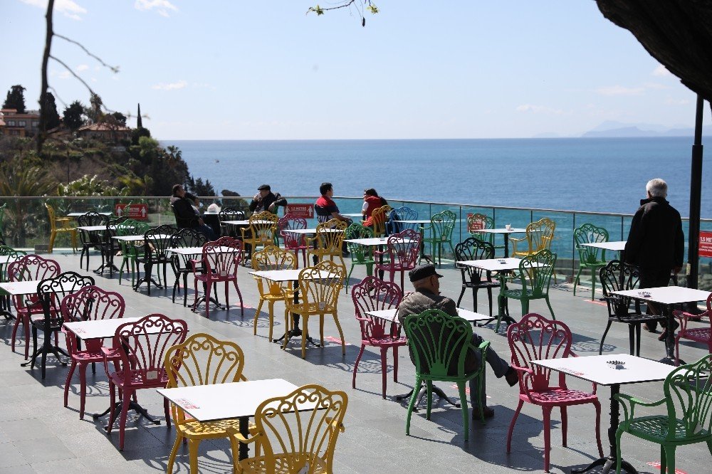 Tophane Çay Bahçesi Açıldı