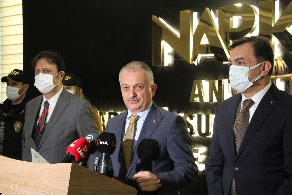 Antalya’da Uyuşturucu Satıcılarına ‘mavi Bayrak’ Operasyonu: 200 Gözaltı