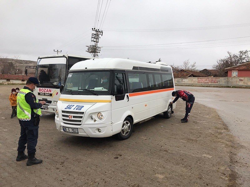 Jandarma Denetiminde 3 Okul Servis Aracına Ceza Uygulandı