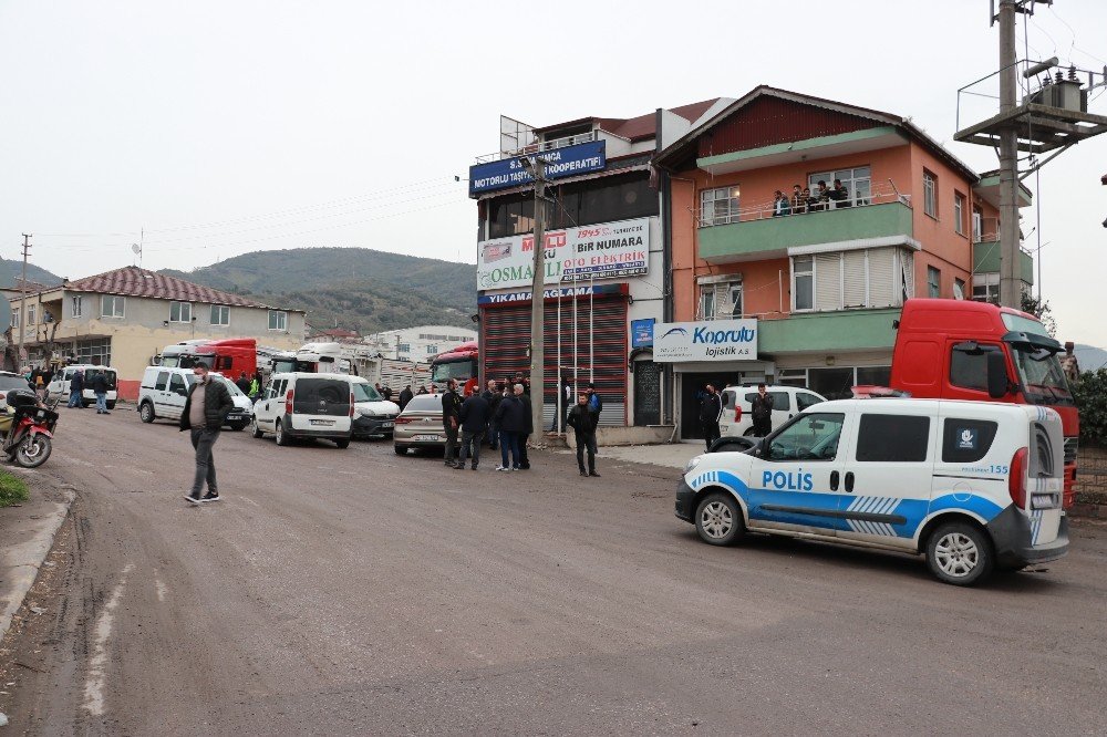 Ağabeyiyle Oturduğu Sırada Silahlı Saldırıya Uğradı