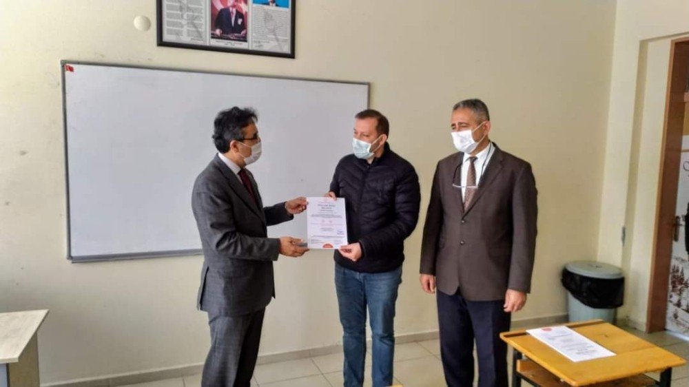 Kuşadası’ndaki İlkokullara Temizlik Belgesi Verildi
