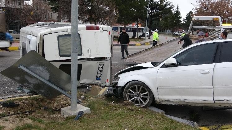 Kazada Ağır Yaralanan Üniversite Öğrencisi Yaşam Mücadelesini Kaybetti