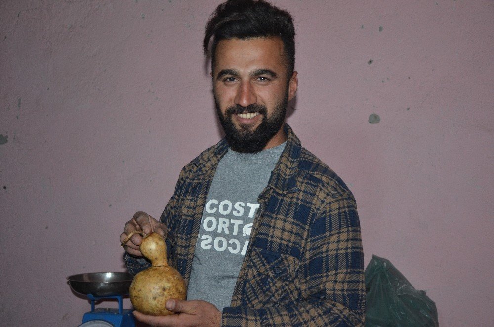 Süs Kabağını Kumbaraya Çevirdi, Topladığı Paraları İhtiyaç Sahiplerine Ulaştırdı