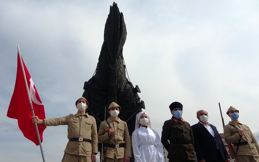 Çanakkale Deniz Zaferi’nin 106’ncı Yılında Şehitler Anısına 106 Dakikalık Saygı Nöbeti