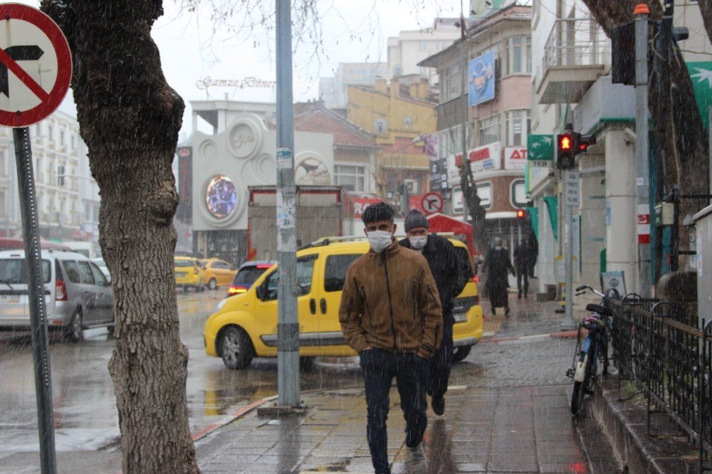 Afyonkarahisar’da Yoğun Kar Yağışının Ardından Güneş Açtı