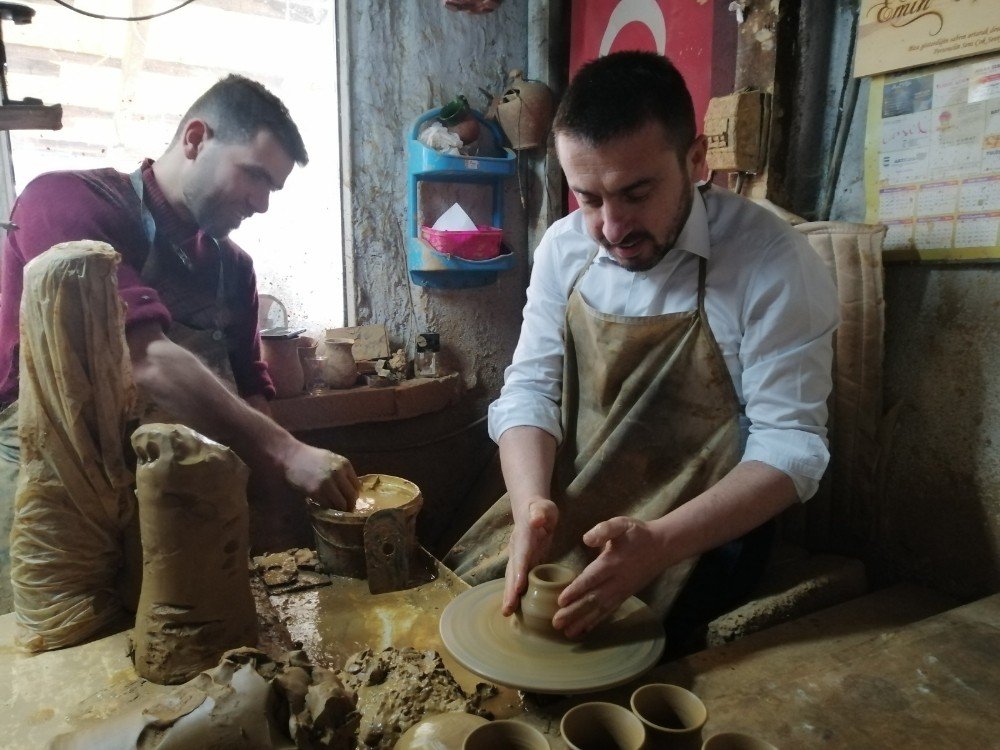 Başkan Tanır Tezgaha Oturarak Çömlek Yaptı