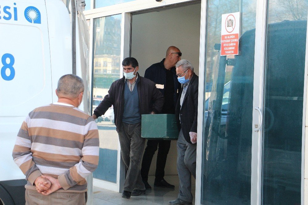 Burdur’da Parkta Öldürülen 17 Yaşındaki Gizem’in Cenazesi Alındı