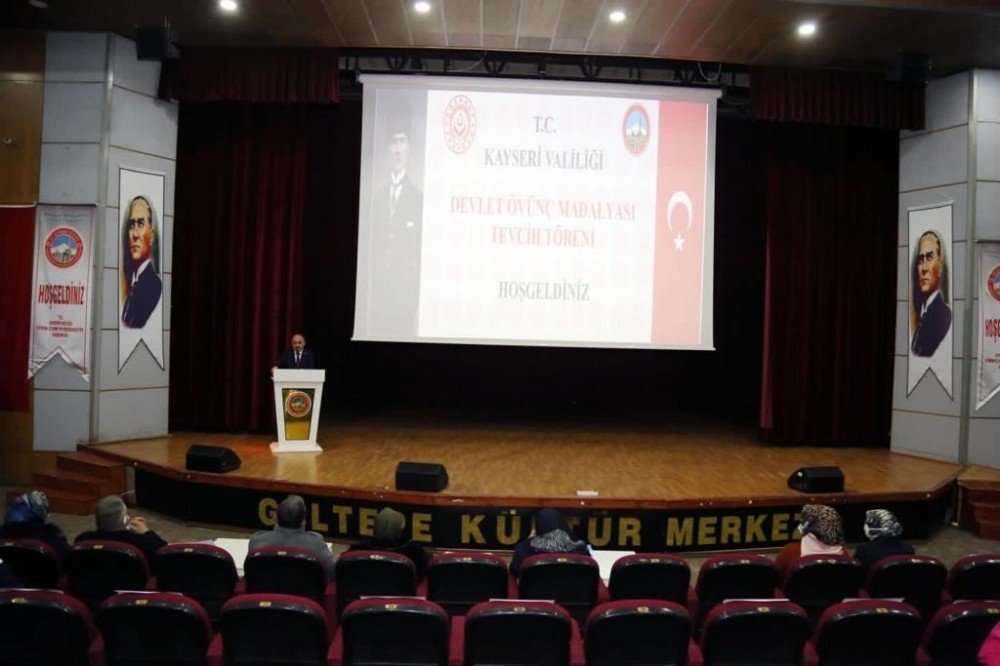 Kayseri’de Şehiri Aileleri Ve Gazilere ’devlet Övünç Madalyaları’ Verildi