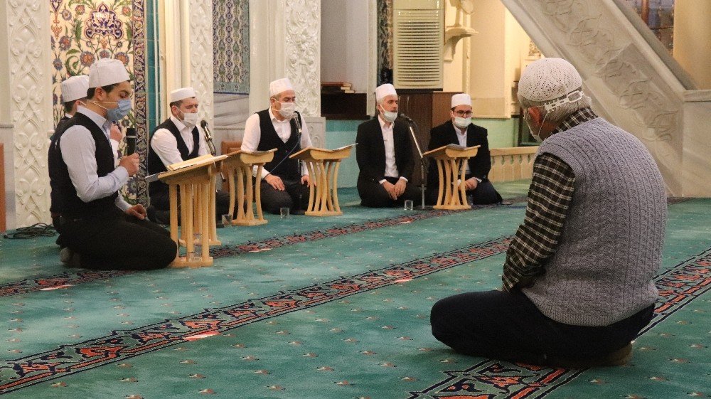İ̇lahiler Sesleri Şehitler İçin Yükseldi