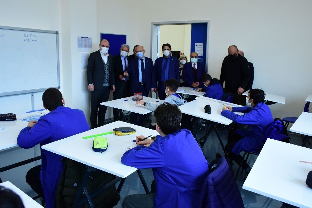 Eskişehir Sanayinin Eğitim Merkezi “eosb Meslek Lisesi” Başkanları Ağırladı