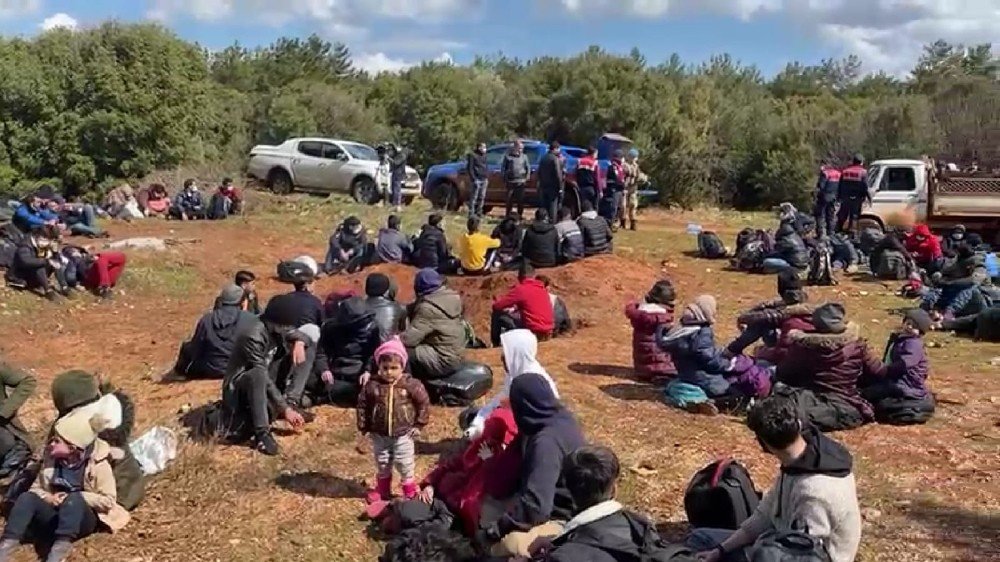 İ̇zmir’de 204 Düzensiz Göçmen Kurtarıldı