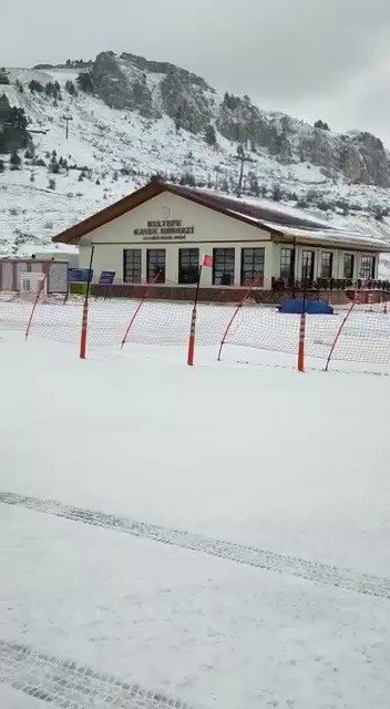 Karabük’te Yüksek Kesimler Beyaz Örtüye Büründü