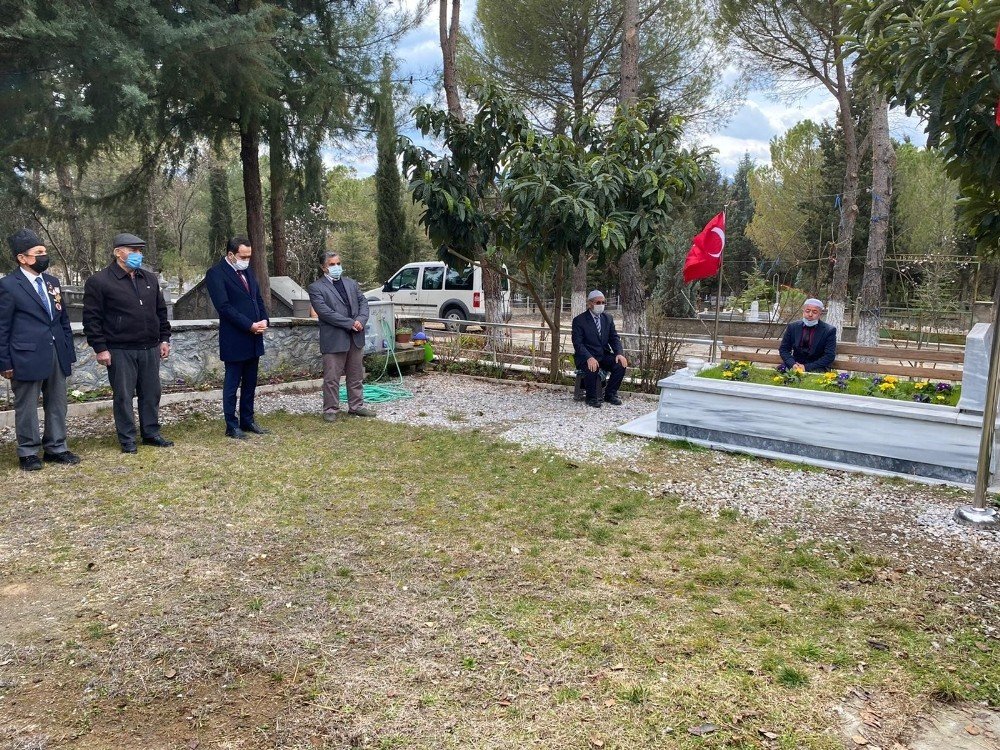 Şehitlikler Ziyaret Edildi