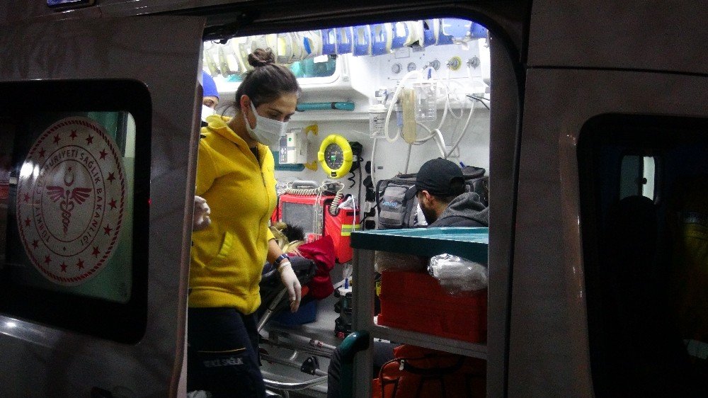 Köpeğe Çarpmamak İçin Manevra Yapan Motosiklet Sürücüsü Savruldu: 2 Yaralı