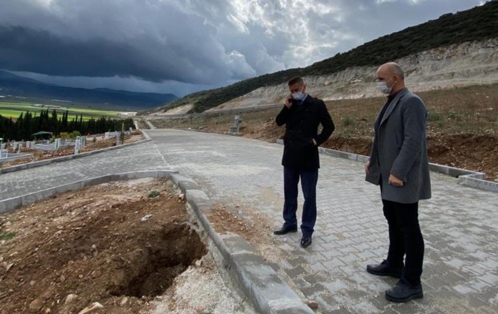 Akhisar Mezarlığında Aile Mezarlığı Bölümü Açıldı