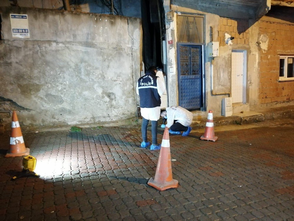 Sancaktepe’de 3. Kattan Atlayan Genç Ağır Yaralandı